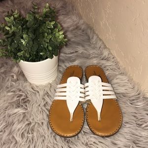 AMERICAN EAGLE OUTFITTERS | LEATHER SANDAL IN BROWN & WHITE | SIZE 8